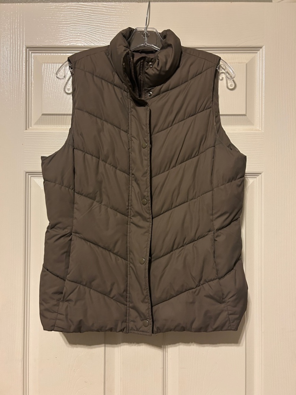 GAP Quilted Puffer Vest in Taupe Brown